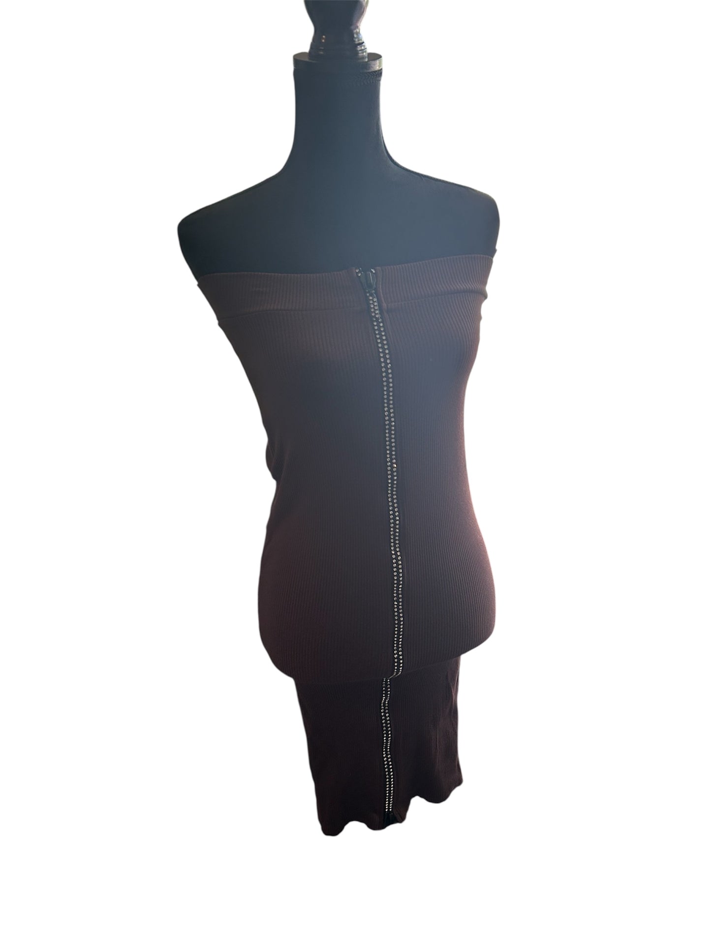 Body hugging strapless dress