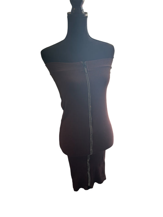 Body hugging strapless dress